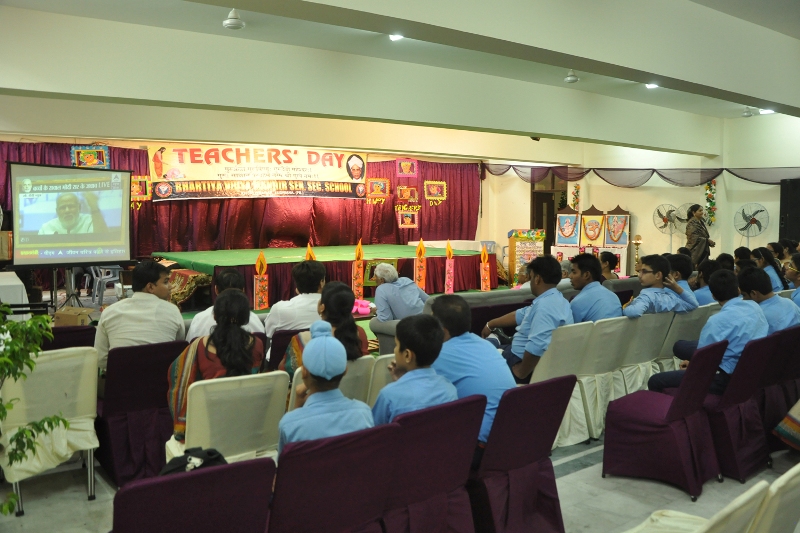 Live Telecast of Prime Minister Narendra Modi interaction with students in BVm Kitchlu Nagar