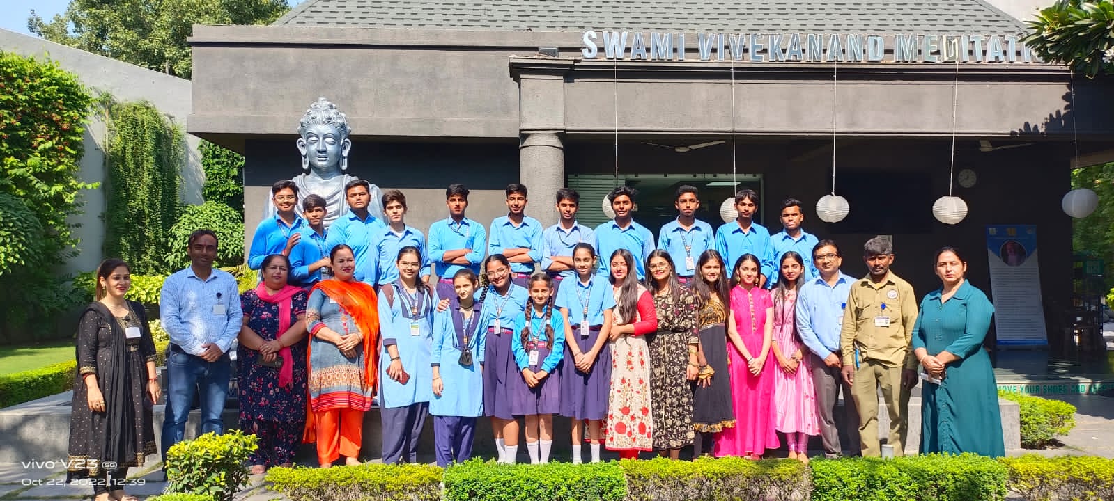 Emotional saga by visiting Swami Vivekanand Old Age Home